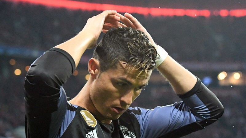 Cristiano Ronaldo hat Schwierigkeiten mit der spanischen Steuerbehörde. Der FC Sturm Hauzenberg wüsste einen Ausweg für den Fußballstar.