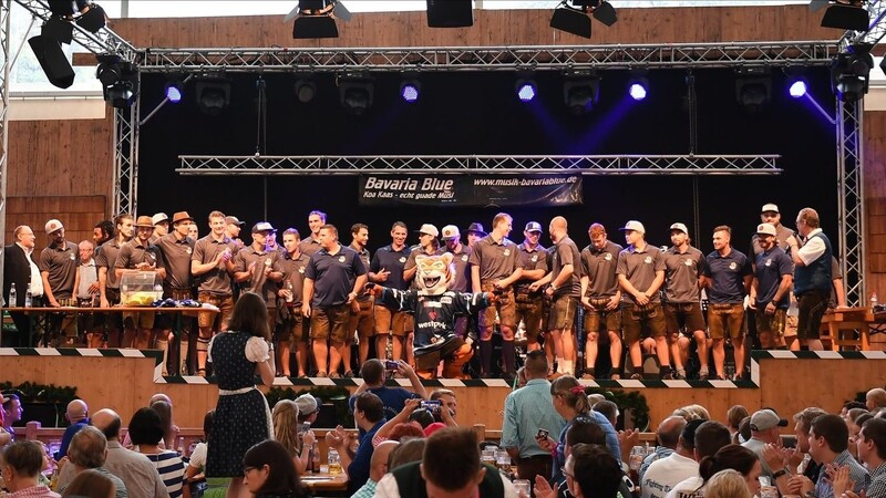 Die Straubing Tigers haben auf dem Gäubodenvolksfest ihr Team für die Saison 2019/20 vorgestellt.
