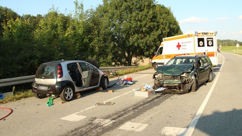 Sowohl die Unfallverursacherin als auch der VW-Fahrer wurden bei dem Unfall schwer verletzt.
