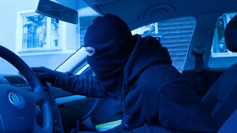 Einbrecher haben in der Nacht auf Montag einen Mercedes AMG aus einer abgesperrten Garage in Abensberg (Kreis Kelheim) gestohlen. Die Polizei bittet um Hinweise. (Symbolbild)
