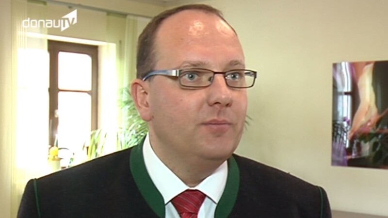 Herbert Lichtinger hat am Donnerstag offiziell sein Amt als Bürgermeister angetreten. (Screenshot: Donau TV)