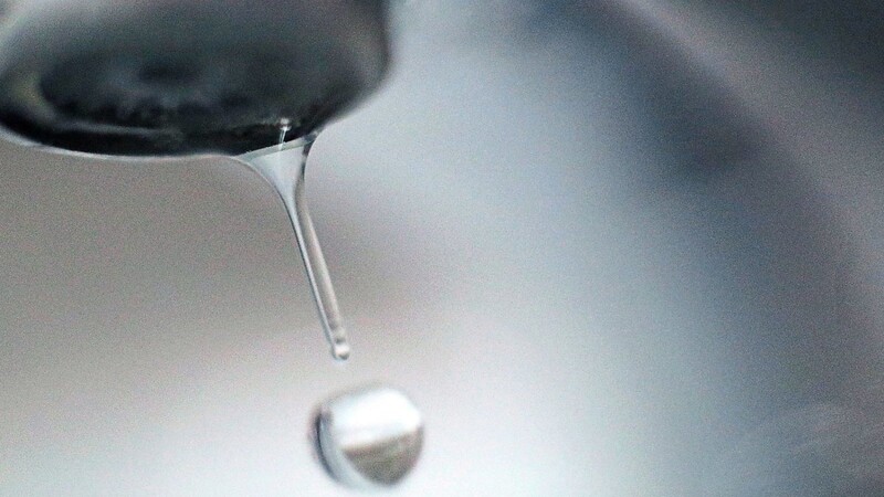 Laut Josef Dettenkofer vom Wasserzweckverband Isar-Vils führen unbemerkte tropfende Stellen im Haushalt zu hoher Wasserverschwendung.
