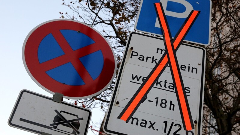 Ab 27. März besteht an der Bernlochner-Mauer keine Parkmöglichkeit mehr. (Symbolbild)