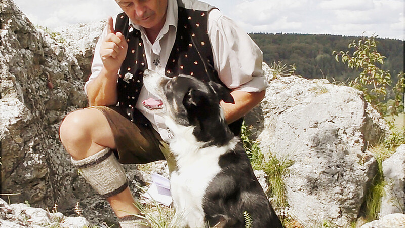 Mehr Zeit für ausgedehnte Spaziergänge mit seinem Hund in seiner geliebten bayerischen Heimat will Fritz Zirngibl haben. Der Politiker der Bayernpartei zieht sich aus der Politik zurück.