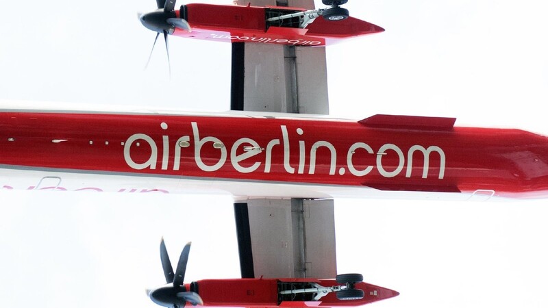 Eine Propellermaschine aus der Flotte der insolventen Luftfahrtgesellschaft Air Berlin.
