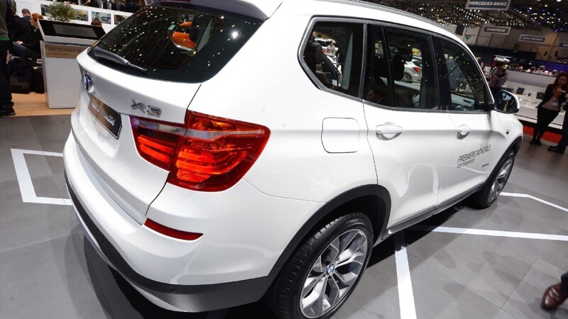BMW ruft insgesamt etwa 600.000 Autos der Modellreihen X3 und X4 wegen unsicherer Kindersitz-Halterungen zurück.