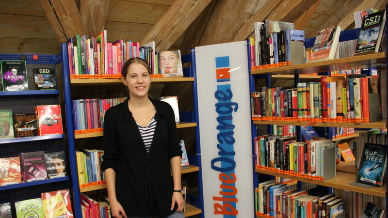 Sonja Fischer ist Fachangestellte für Medien- und Informationsdienste im Fachbereich Bibliothek. Foto: Eva Rothmeier