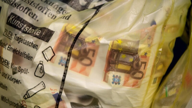 Das sichergestellte Falschgeld wurde in München im Landeskriminalamt während einer Pressekonferenz präsentiert.