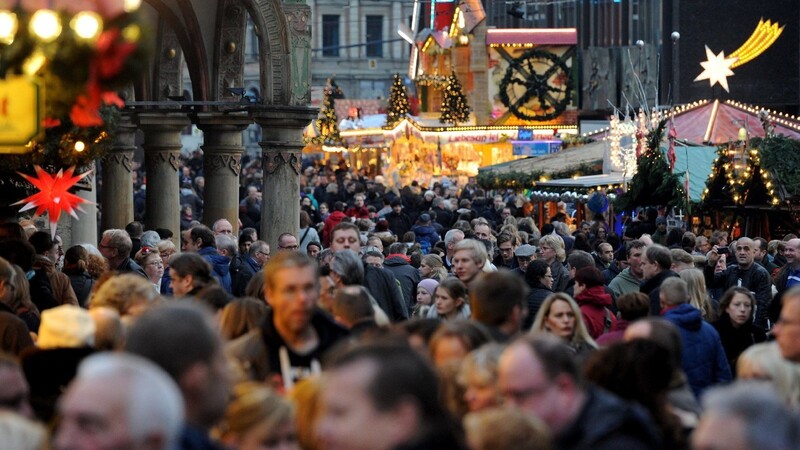 Die Terrorangst hat die Stimmung auf bayerischen Weihnachts- und Christkindlesmärkten kaum trüben können.