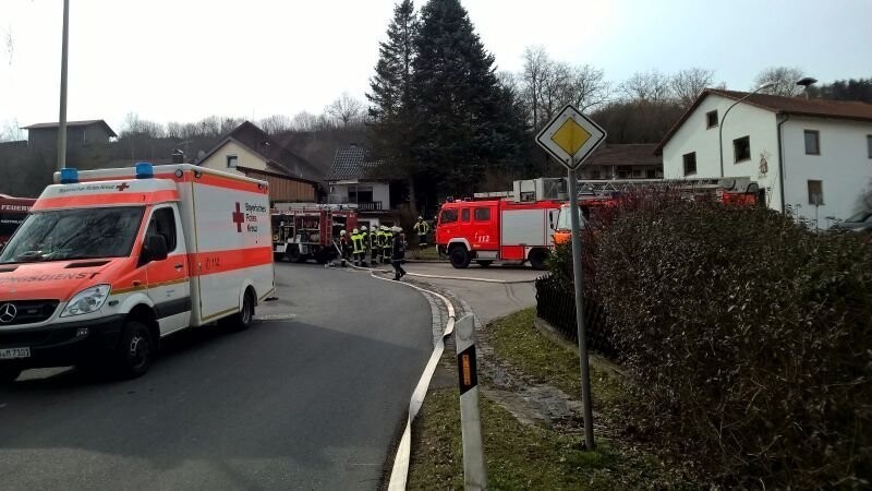 Nach einem tragischen Unglück hat ein 83-jähriger Mann am Samstag im niederbayerischen Wetzelsberg all sein Hab und Gut durch ein Feuer verloren.
