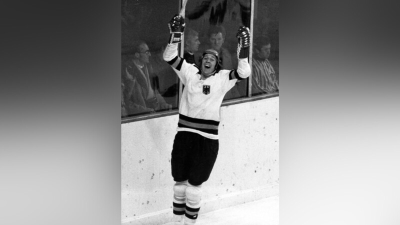 Beim Gewinn der Bronze-Medaille 1976 stand Erich Kühnhackl als Spieler auf dem Eis. (Foto: imago)