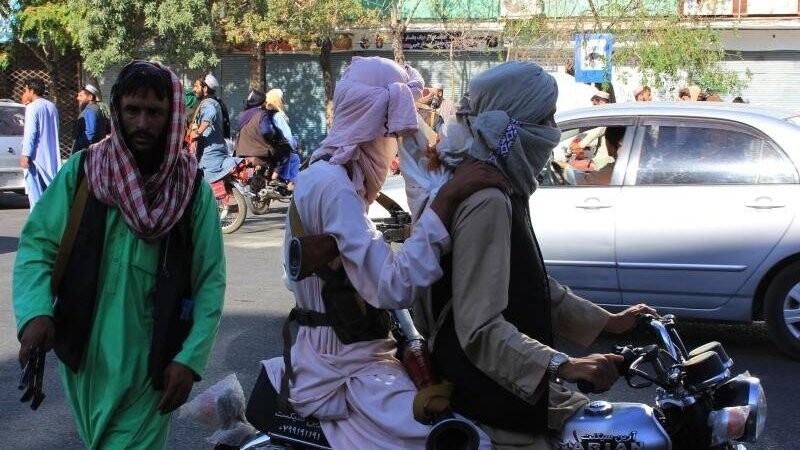 Kämpfer der Taliban in der Innenstadt von Herat.