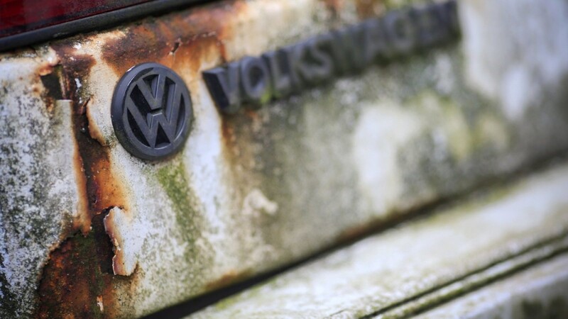 Heruntergekommen: Die Abgas-Affäre hat das Image des Volkswagen-Konzerns schwer beschädigt.