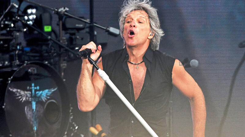 Jon Bon Jovi live auf der Bühne im Münchner Olympiastadion