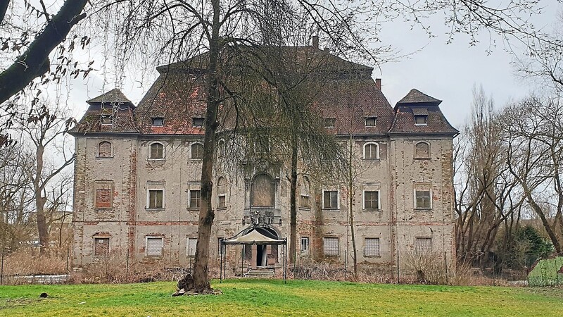 Sehr charmant, aber stark verfallen ist das Schloss Pürkelgut im Stadtosten. Die Sanierung kostet einen zweistelligen Millionenbetrag.