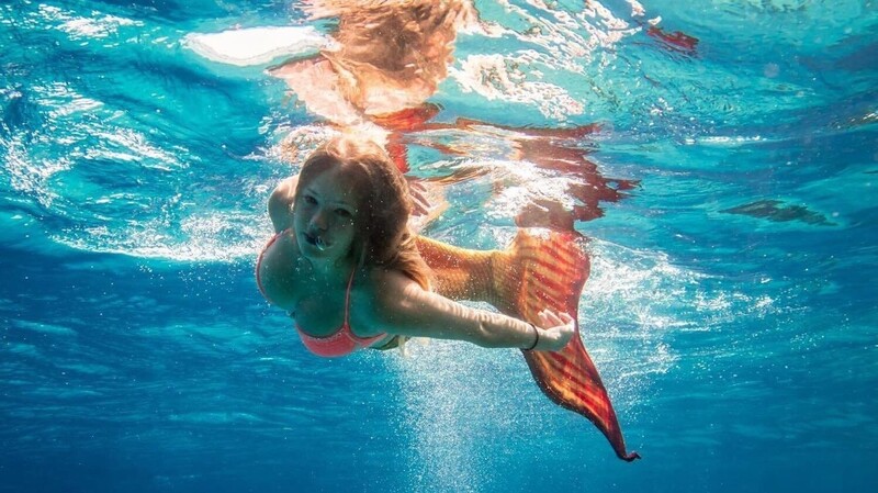 Der Name ist Programm: Bei "Miss Mermaid" werden die Teilnehmerinnen mit Nixenflosse und unter Wasser fotografiert, sodass sie wie Meerjungfrauen aussehen.