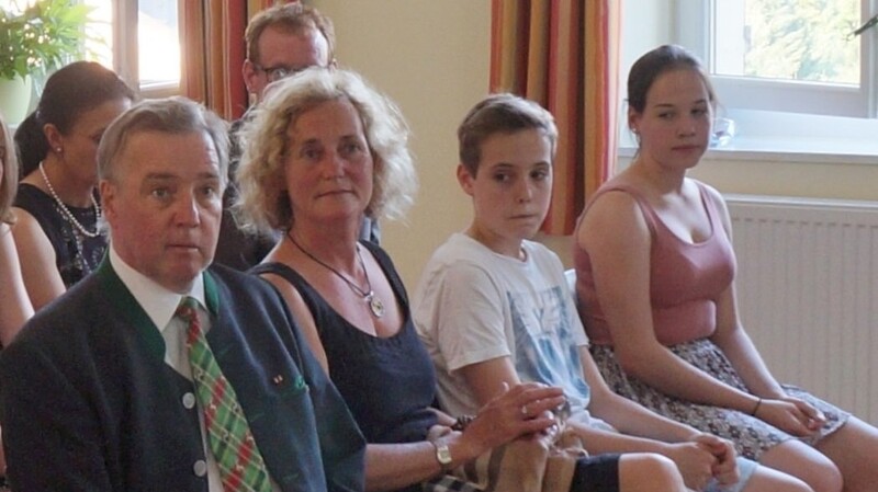 Markus Sackmann mit seiner Familie bei einem der letzten öffentlichen Auftritte, als er zum Ehrenbürger von Stamsried ernannt wurde.