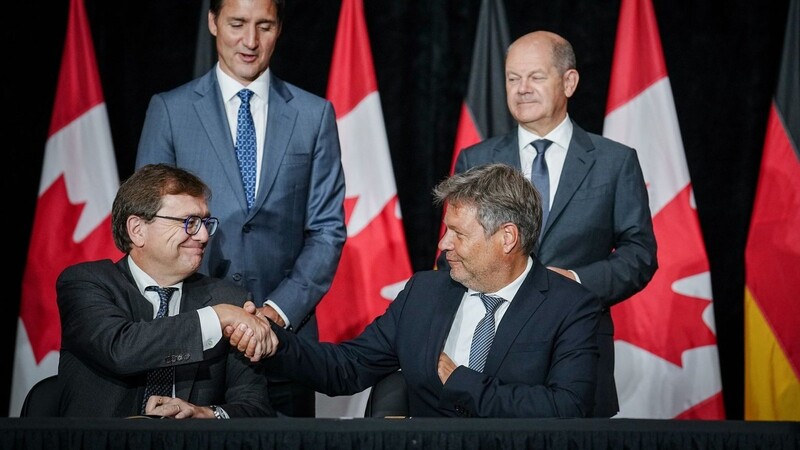 Die feierliche Unterzeichnung des Wasserstoffabkommens zwischen Deutschland und Kanada in Stephenville.