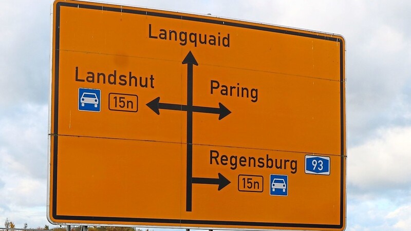 Das Staatliche Bauamt Landshut saniert die B 15 neu zwischen der Anschlussstelle Schierling Nord und Saalhaupt. Von Mai bis Dezember ist dann eine Auffahrt von der B 15 neu auf die A 93 nicht möglich.