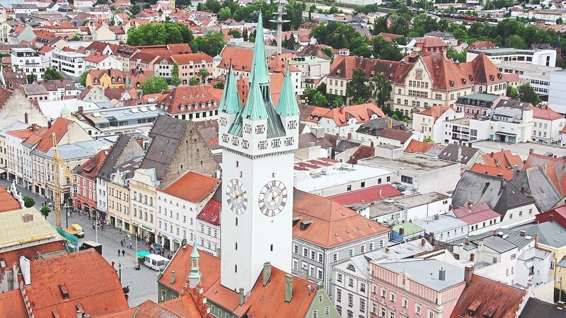 Der Stadtturm ist das Wahrzeichen Straubings.