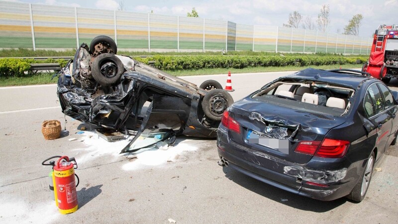 Auf der A92 bei Essenbach (Landkreis Landshut) hat sich am Montagnachmittag ein schwerer Unfall ereignet.