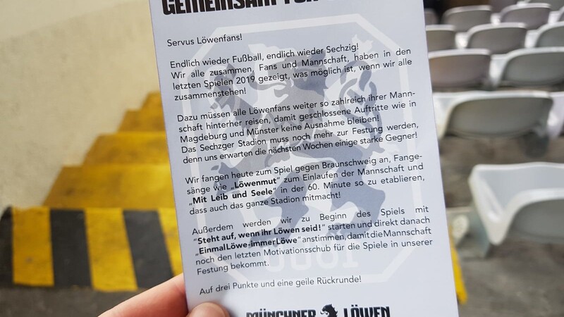 Die Ultras in der Westkurve riefen vor der Partie gegen Braunschweig mit solchen Flyern zum Zusammenhalt auf.