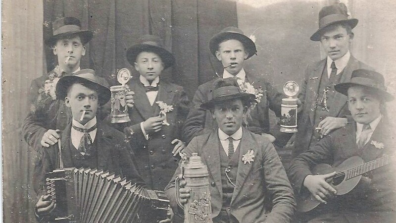 Der Rauchclub von Obertrübenbach im Jahr 1903.