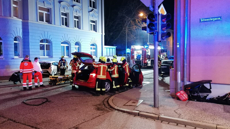Am Mittwochabend hat sich and er Kreuzung Ludmillastraße/Schwestergasse in Landshut ein schwerer Unfall ereignet.