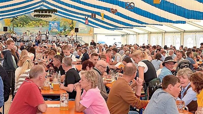 Auch beim ersten Bürgerfest soll es wieder einen Seniorentag geben, den die Gemeinde mit Bier- und Hendlzeichen unterstützt.