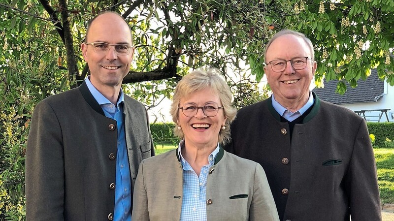Firmengründer Franz Högl mit seinen beiden Kindern Franz und Rita, die als Geschäftsführer das Familienunternehmen leiten.