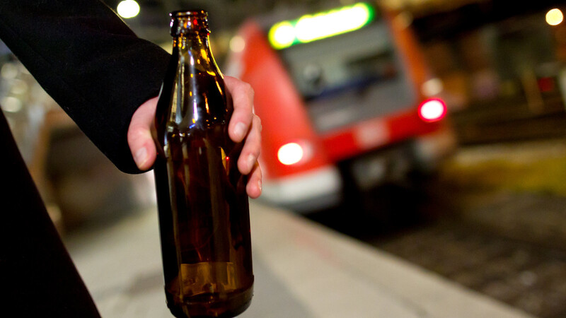 Ein 55-jähriger Bundespolizist bekam am Samstagabend am Hauptbahnhof München eine Bierdusche von einem 38-jähriger Mann aus Langenbach (Kreis Freising. (Symbolbild)