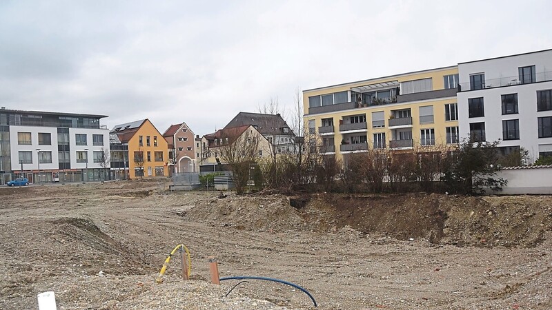 An der Kreuzung Wollanger/Hastreiter Straße entsteht ein Neubau mit 54 Wohnungen und gewerblicher Nutzung im Erdgeschoss. Das Gebäude an der Stelle der ehemaligen Polizeiinspektion, soll 2023 bezugsfertig sein.