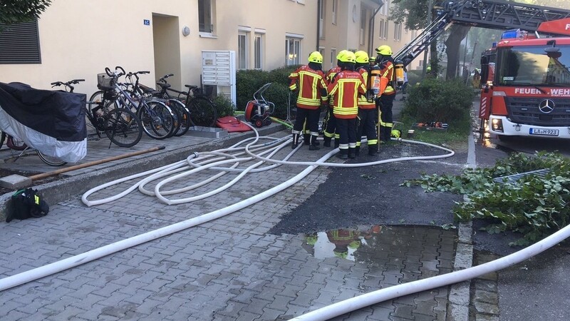 Am Montag musste die Feuerwehr gleich zweimal zu einem Brand in der Hagrainerstraße aufbrechen.