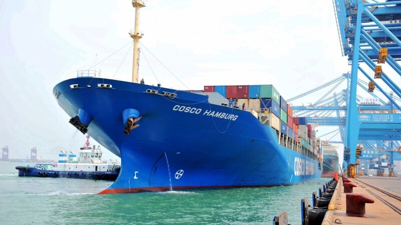 Der Containerfrachter "Cosco Hamburg" der chinesischen Reederei Cosco.