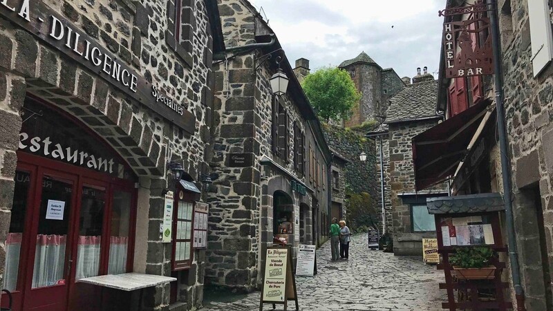 Auch der kleine Ort Salers gehört offiziell zu den schönsten Dörfern Frankreichs.