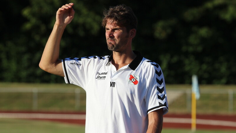 Beim TSV sehnt sich nicht nur der Trainer Vitus Nagorny nach dem ersten Sieg. (Foto: Roßmann)