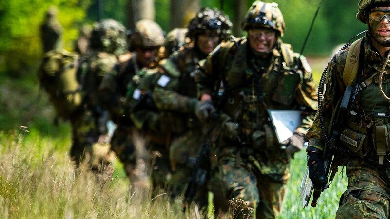 Bundeswehr-Soldaten bei einer Übung. (Symbolbild)