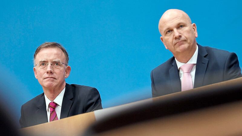 Gerd Landsberg (l.) und Uwe Brandl pochen darauf, die "einseitige Fokussierung auf die Metropolen" zu beenden.