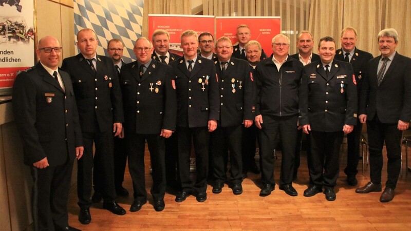 Markus Lex, Bruno Attenberger, Lothar Rauscher und Martin Dachs wurden bei der Kommandantendienstversammlung geehrt.