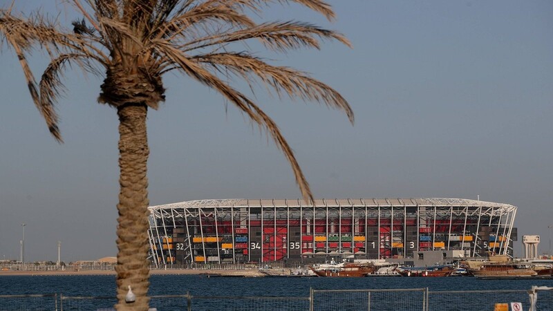 Das 974 Stadion in Doha, Austragungsort von Gruppen- und Endspielen bei der WM in Katar, gilt als "recyclebares Stadion". Insgesamt 974 bunt angeordnete Schiffscontainer sind in der Hauptstadt-Arena verbaut.