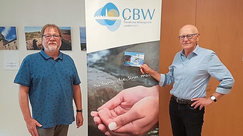 Alois Babinger (rechts) und Klaus Lehner stellten das Herbstprogramm des CBW vor.