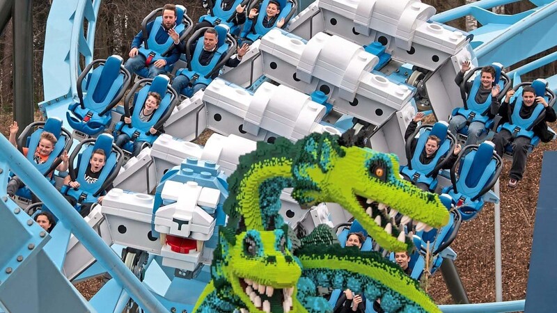 Im Günzburger Freizeitpark Legoland testen die ersten Gäste die Achterbahn "Mythica".