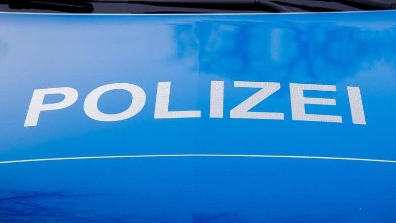 Die Zwieseler Polizei half am Montagabend zwei Urlaubern aus dem Raum Eichstätt, ihr geparktes Auto wieder zu finden. (Symbolbild)