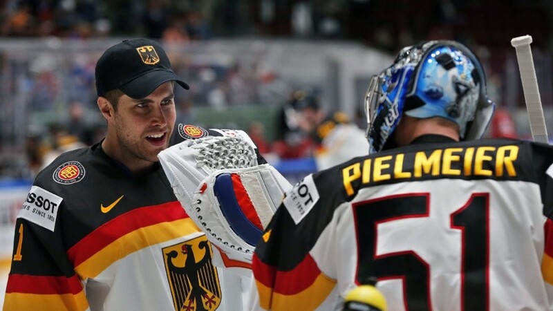 TORHÜTERWECHSEL: NHL-Goalie Thomas Greiss ersetzt gegen Weißrussland Timo Pielmeier im Tor der deutschen Eishockey-Nationalmannschaft.