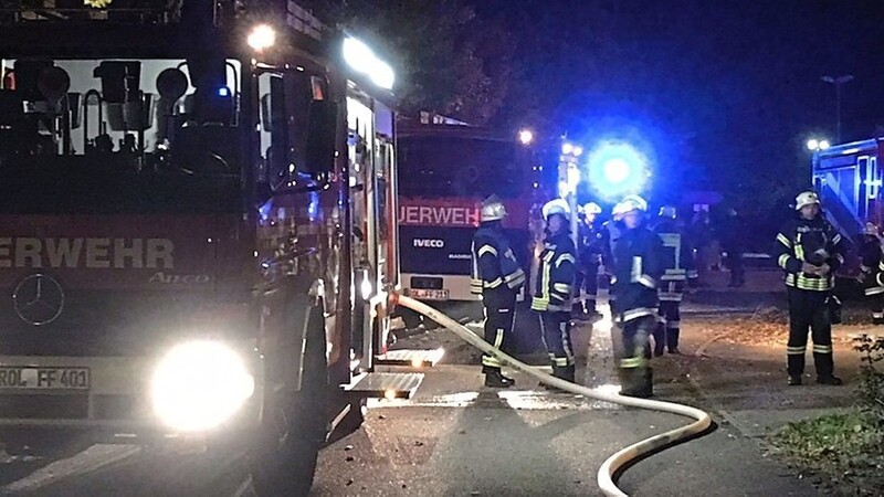 Feuerwehren aus Rottenburg und der Umgebung waren beim Betriebsunfall im Einsatz.