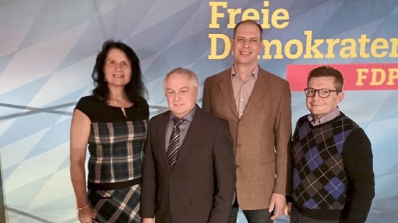 Die Kandidaten der FDP aus und für Neufraunhofen stellten sich vor.