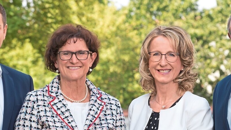 Petra Loibl (links) wurde direkt in den Landtag, Monika Maier in den Bezirkstag gewählt.