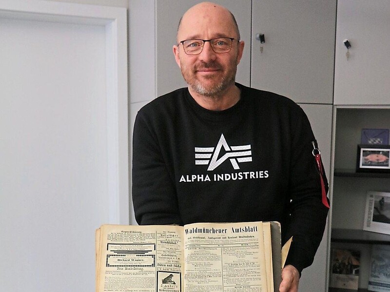 Gerd Baumrucker weiß seine Waldmünchner Amtsblätter und die Lommer-Bücher bei der Chamer Zeitung beziehungsweise der Stadt Waldmünchen in guten Händen. 