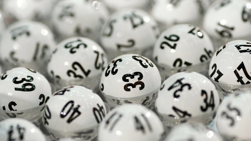 Ein 46-Jähriger aus der Oberpfalz habe beim Lottospielen gut 900.000 Euro gewonnen