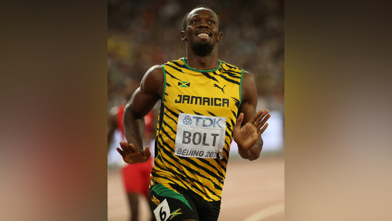 Usain Bolt gewinnt bei den Weltmeisterschaften in Peking Gold über 100 und 200 Meter und mit der 4x100-Meter-Staffel.